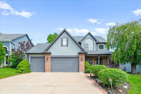 Photo of 2408 SW REGENCY Drive, Lees Summit, MO 64082 (MLS # 2615779)