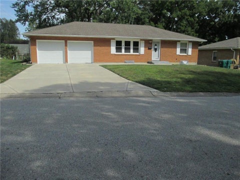 Photo of 3811 S Delaware Avenue, Independence, MO 64055 (MLS # 2646541)
