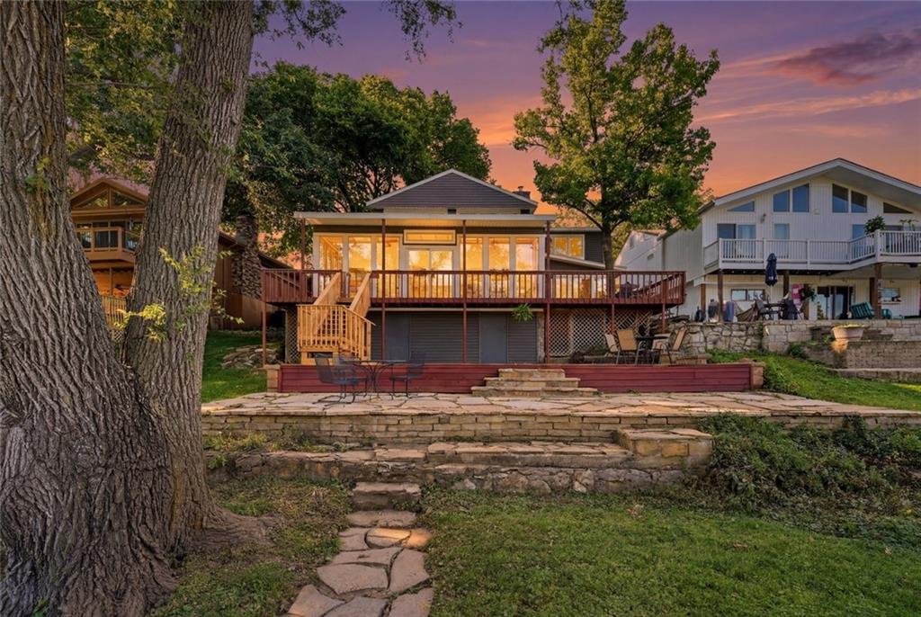 859 NW South Shore Drive