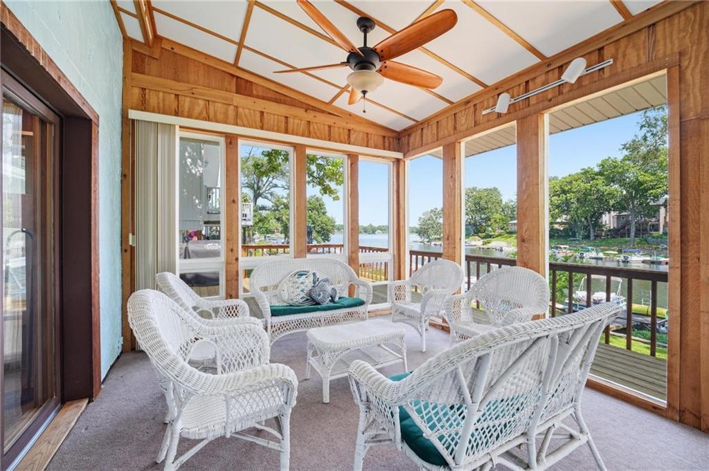 859 NW South Shore Drive