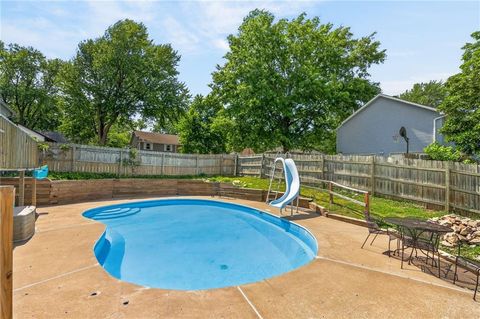Tiny photo for 1524 Oxford Court, Liberty, MO 64068 (MLS # 2632015)
