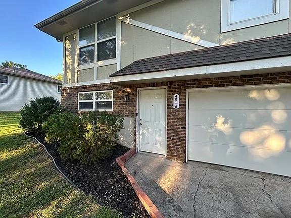 401 SE Melody Lane