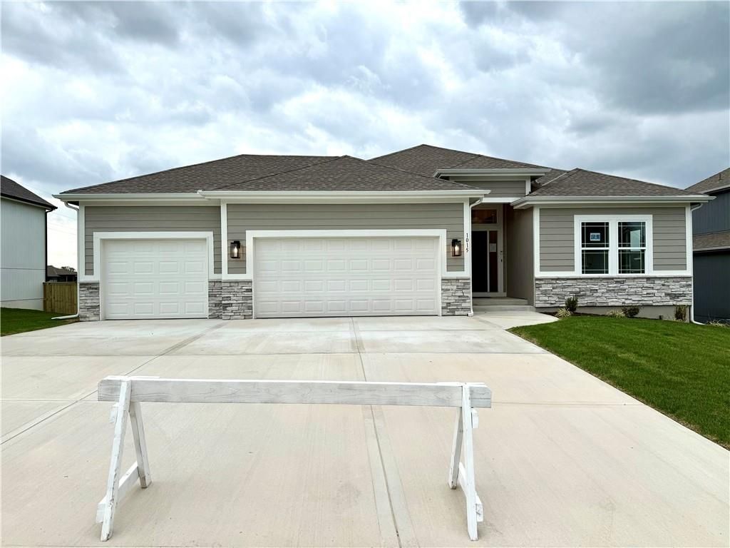 Photo of 1015 Poplar Lane, Liberty, MO 64068 (MLS # 2614744)