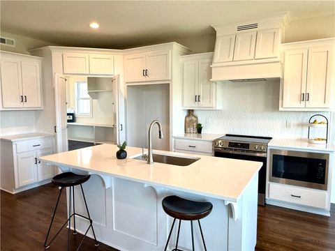 Tiny photo for 1015 Poplar Lane, Liberty, MO 64068 (MLS # 2614744)