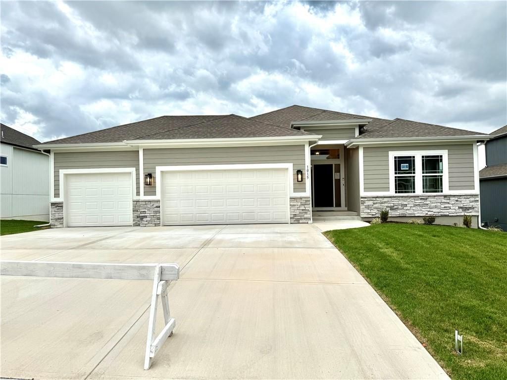 Photo of 1015 Poplar Lane, Liberty, MO 64068 (MLS # 2614744)