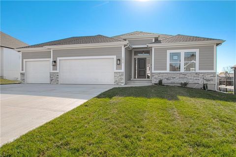 Photo of 1015 Poplar Lane, Liberty, MO 64068 (MLS # 2614744)