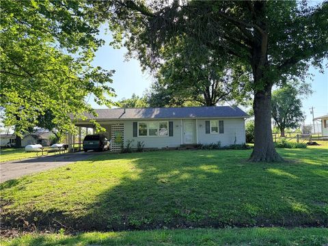 Photo of 97 SW 5th Lane, Lamar, MO 64759 (MLS # 2619767)