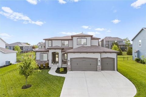 Photo of 12186 S Quail Ridge Drive, Olathe, KS 66061 (MLS # 2616353)