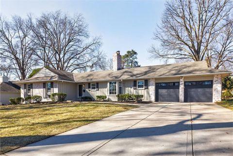 9408 Wenonga Road Leawood KS 66206