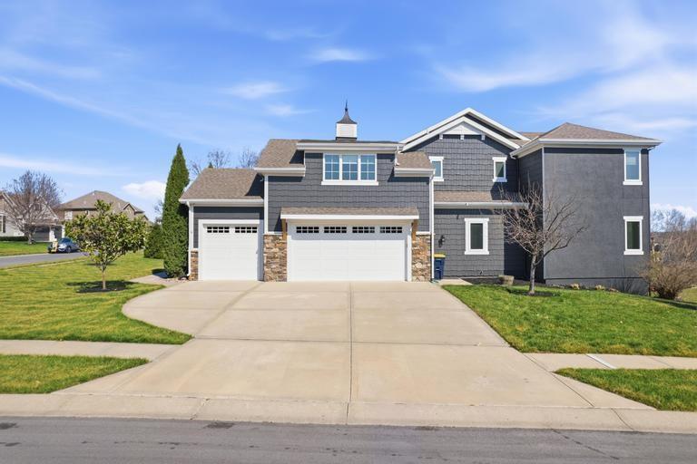 10231 N Kansas Avenue