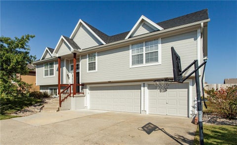 Photo of 900 NW Poplar Court, Grain Valley, MO 64029 (MLS # 2638871)