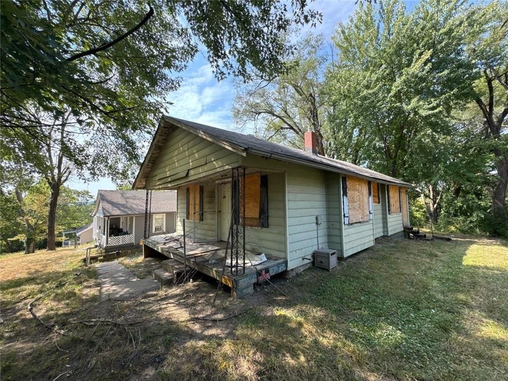 Photo of 108 N Ditzler Avenue, Independence, MO 64053 (MLS # 2592024)