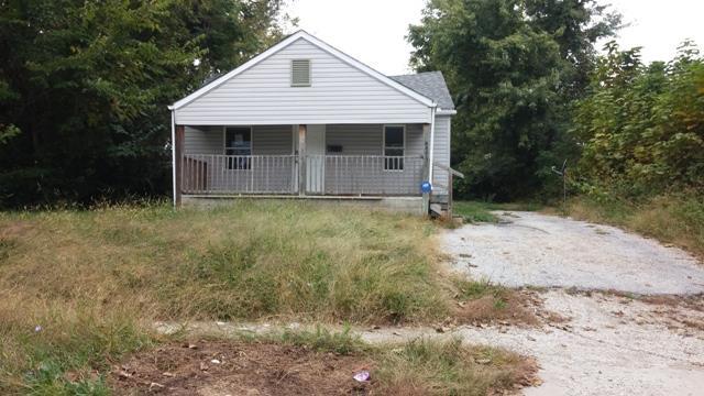 Photo 1 of 8 — 4446 KENSINGTON Avenue, Kansas City, MO 64130
