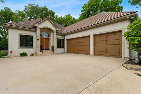 6541 W 106th Street, Overland Park, KS 66212 - #: 2528295
