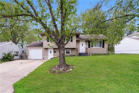 Photo of 4843 NE Tullis Avenue, Kansas City, MO 64119 (MLS # 2615681)