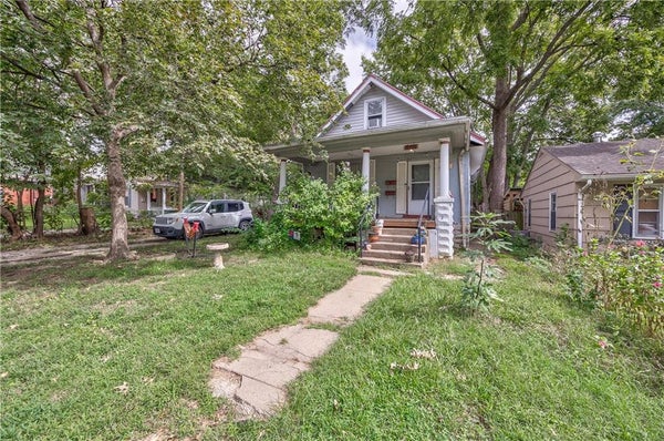 4111 GENESSEE ST, KANSAS CITY, MO 64111 - Image 8ac76d40e0f59d1cc5b5d64d8fb4c04c/4118284598