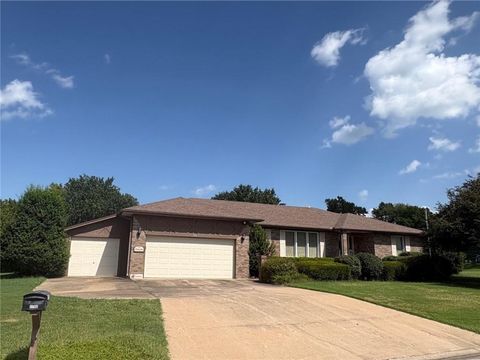 Photo of 3100 Regency Drive, Independence, KS 67301 (MLS # 2632493)