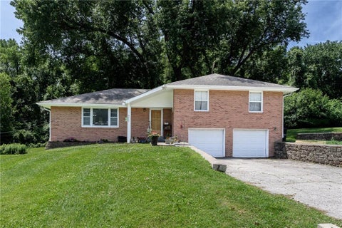 Photo of 7839 Armstrong Avenue, Kansas City, KS 66112 (MLS # 2626389)