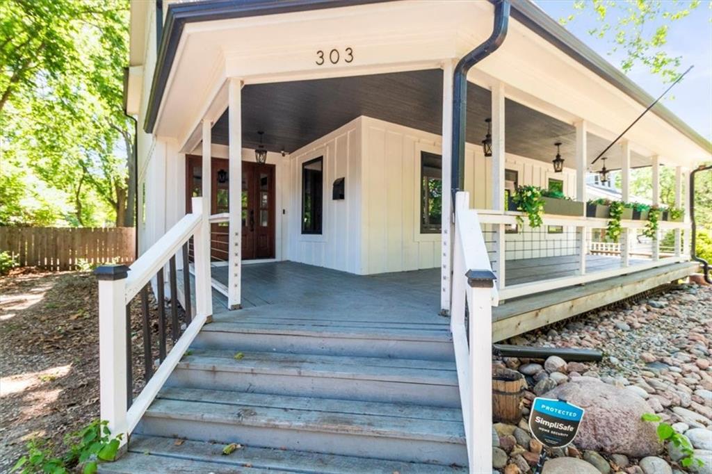 303 SW 2nd Street