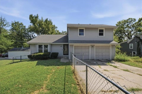 Photo of 843 S 76th Street, Kansas City, KS 66111 (MLS # 2627140)