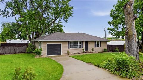 Photo of 2450 Lowenstein Drive, Lees Summit, MO 64081 (MLS # 2615522)