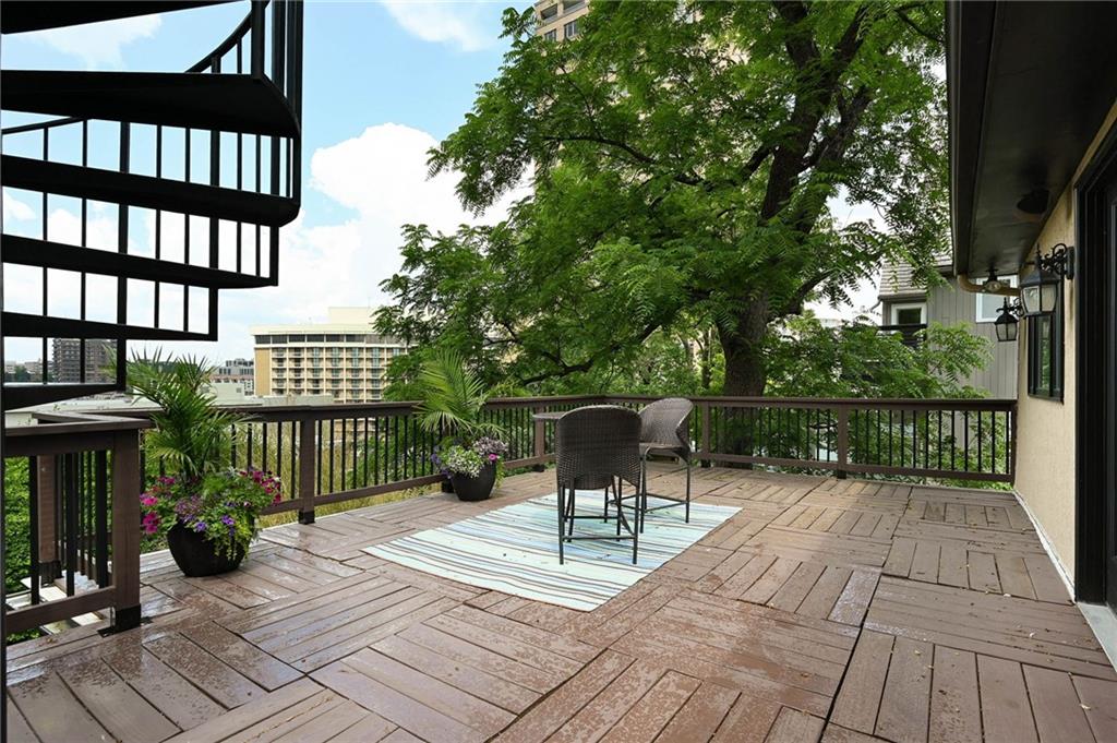 490 W 49th Terrace