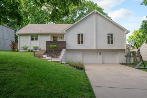 Photo of 11108 W 99th Terrace, Overland Park, KS 66214 (MLS # 2617541)