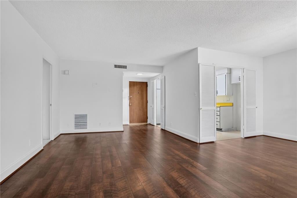 4545 Wornall Road 1209