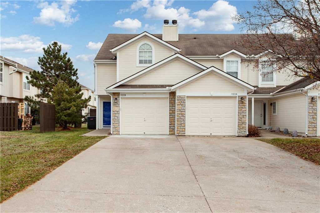 Photo of 1228 NW Hidden Ridge Circle, Blue Springs, MO 64015 (MLS # 2592129)