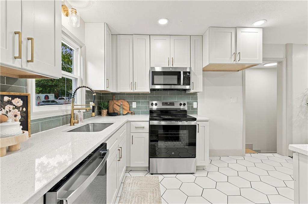 7907 Reinhardt Lane
