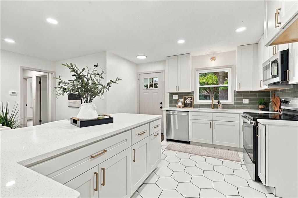 7907 Reinhardt Lane