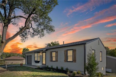 Photo of 8241 Armstrong Avenue, Kansas City, KS 66112 (MLS # 2583698) Photo of 8241 Armstrong Avenue, Kansas City, KS 66112 (MLS # 2583698)