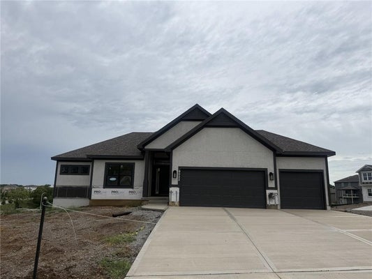 10417 N HIGHLAND PL, KANSAS CITY, MO 64155 - Image 8b4a1ca8deedb482723b5e00acfb7bc2/3650398116