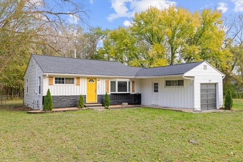 Photo of 1601 S Independence Street, Harrisonville, MO 64701 (MLS # 2584686)