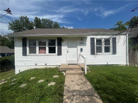 Photo of 4221 Spruce Avenue, Kansas City, MO 64130 (MLS # 2628831)
