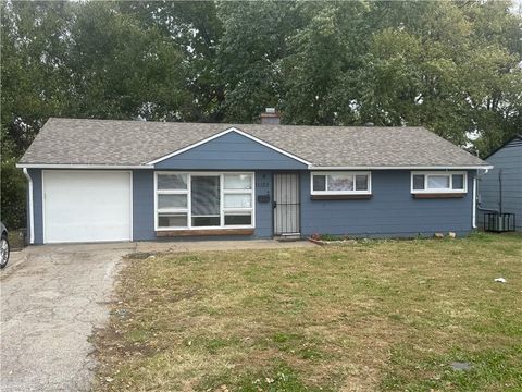 Photo of 11123 Blue Ridge Boulevard, Kansas City, MO 64134 (MLS # 2583701)