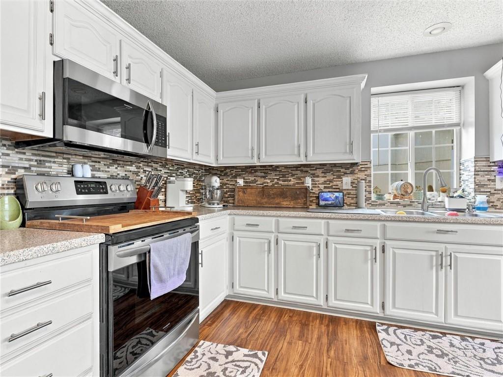 1027 Swallow Court