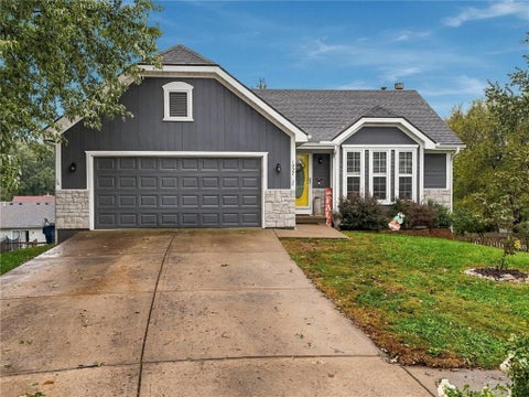 Photo of 1027 Swallow Court, Liberty, MO 64068 (MLS # 2647374)