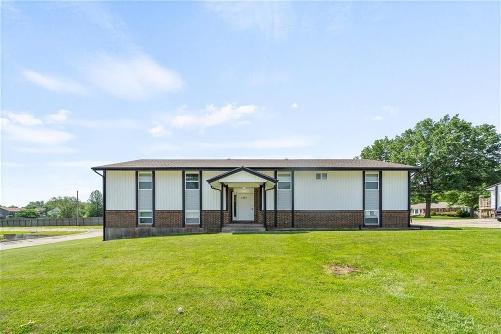 2203 Twin Oaks Drive
