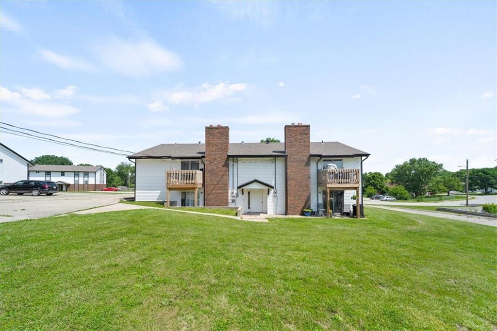 2203 Twin Oaks Drive