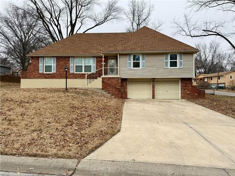422 Sunset Drive, Lee\'s Summit, MO 64081 - MLS#: 2591810