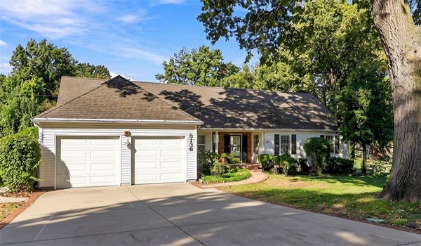 8136 OUTLOOK LN, PRAIRIE VILLAGE, KS 66208 - Image 8be492b54ebe331fbea4b75fbc60168d/3633221660