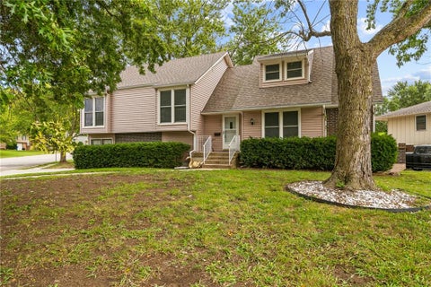 Photo of 3712 SW Christiansen Drive, Blue Springs, MO 64014 (MLS # 2643406)