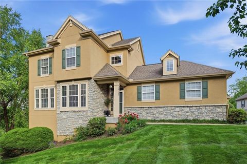 Photo of 16165 Linden Street, Overland Park, KS 66085 (MLS # 2616643)