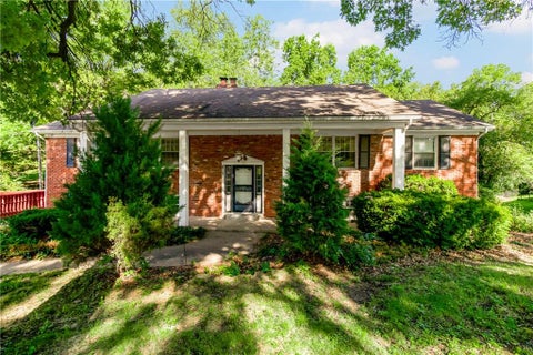 Photo of 815 Adams Drive, Liberty, MO 64068 (MLS # 2642882)