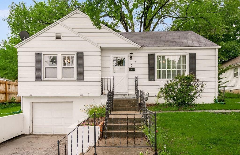 Photo of 3216 S Hardy Avenue, Independence, MO 64052 (MLS # 2618478)