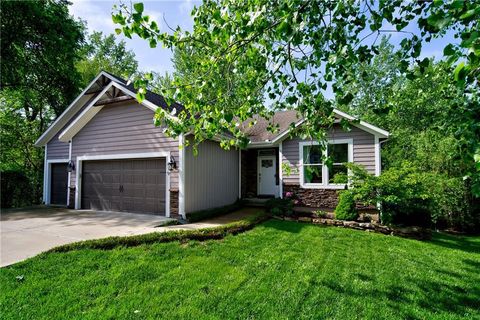 Photo of 419 E 166th Court, Belton, MO 64012 (MLS # 2616491)