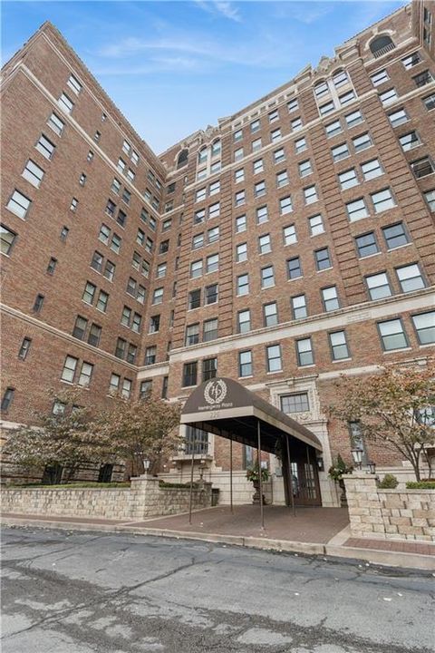 229 Ward Parkway 604B Kansas City MO 64112