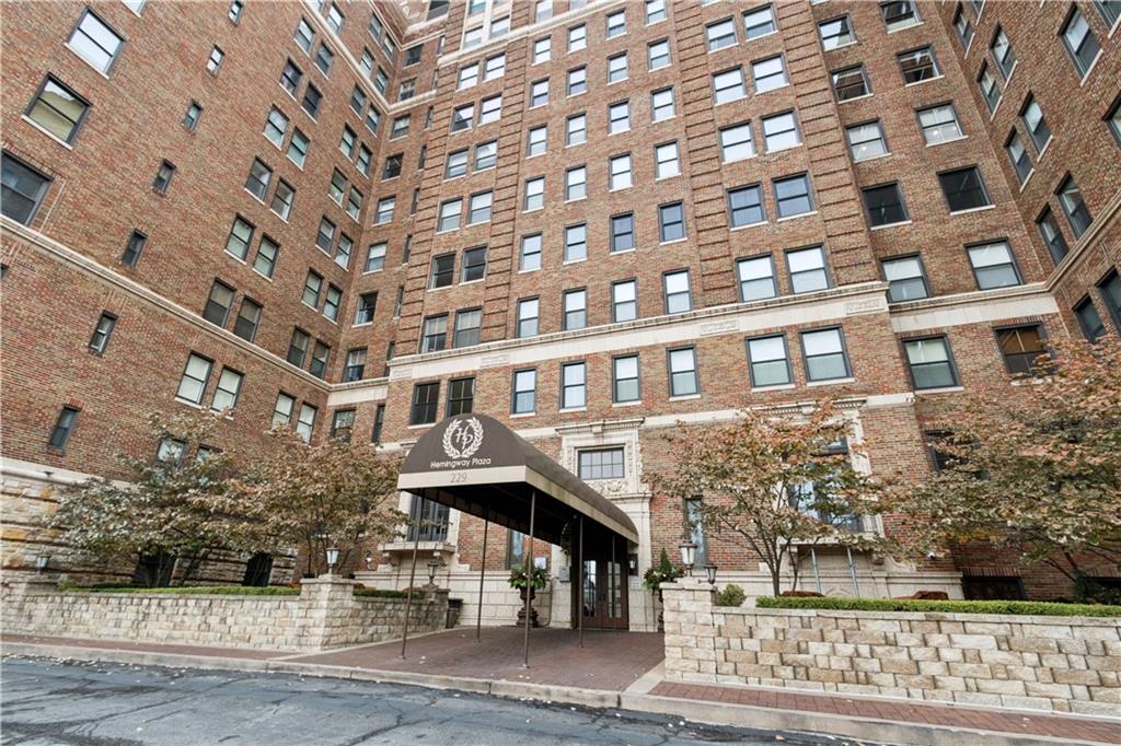 229 Ward Parkway 604B