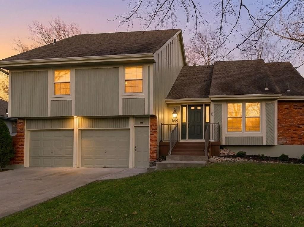 Photo of 3909 SW HIDDEN COVE Drive, Lees Summit, MO 64082 (MLS # 2592511)